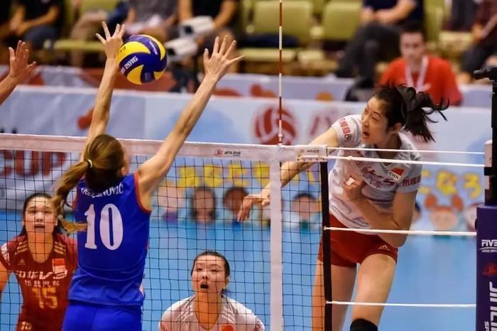 中国女排10连胜,卫冕世界杯冠军:这样的女排精神值得讲给孩子听!